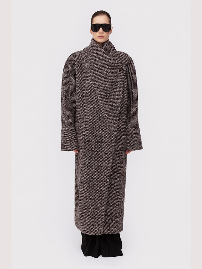 Long asymmetric coat