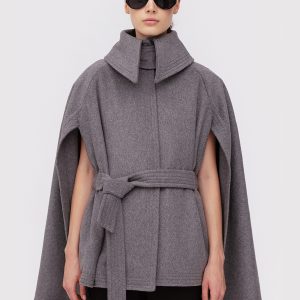 Short cape coat in wool