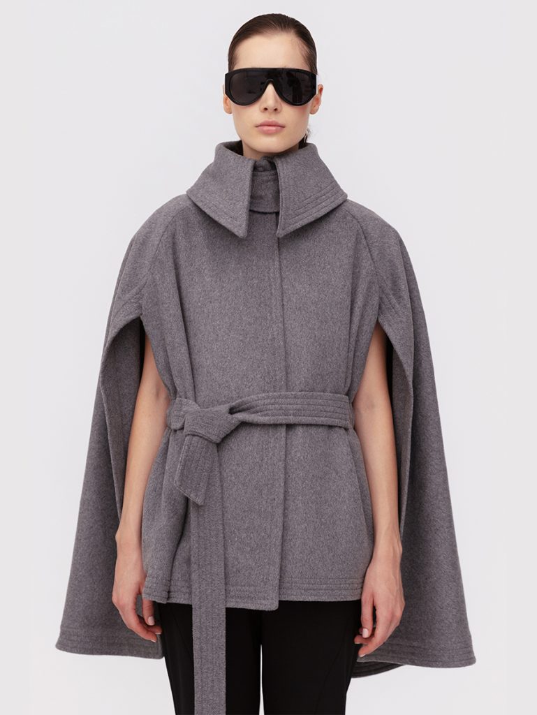 Short cape coat in wool