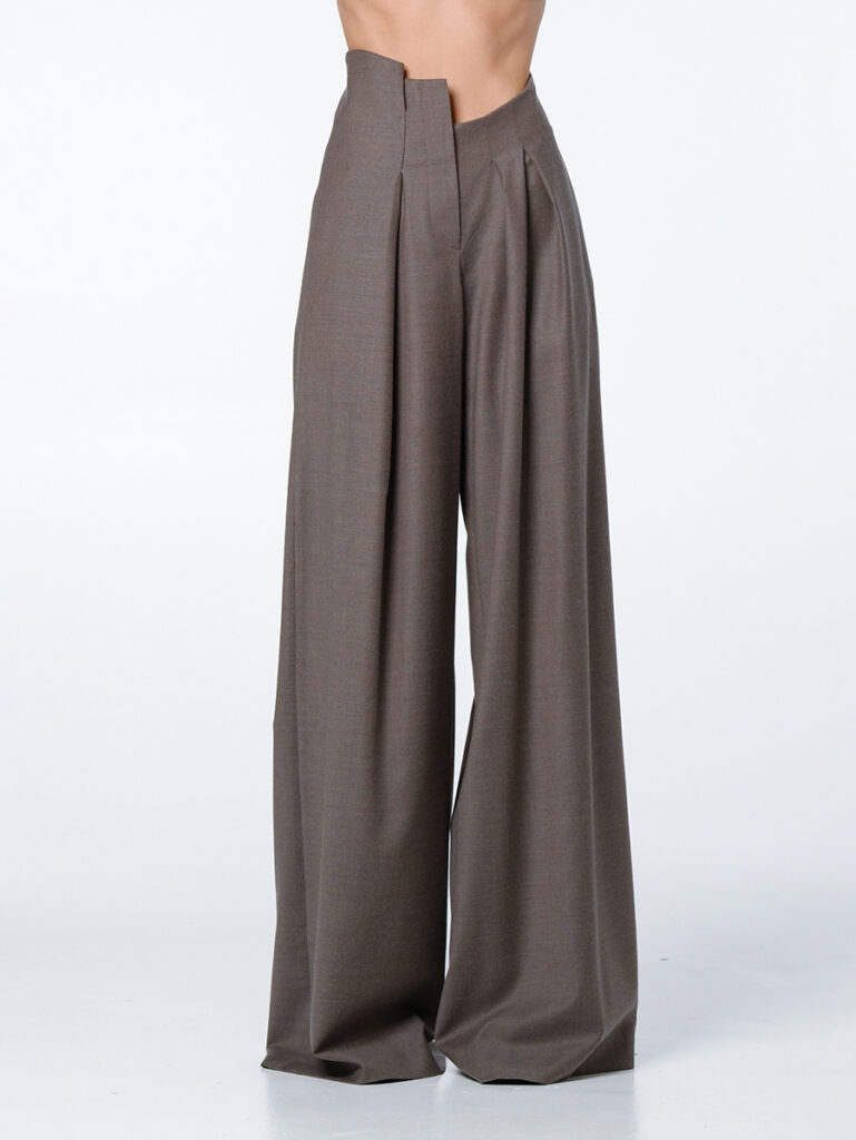 Asymmetric pants in wool