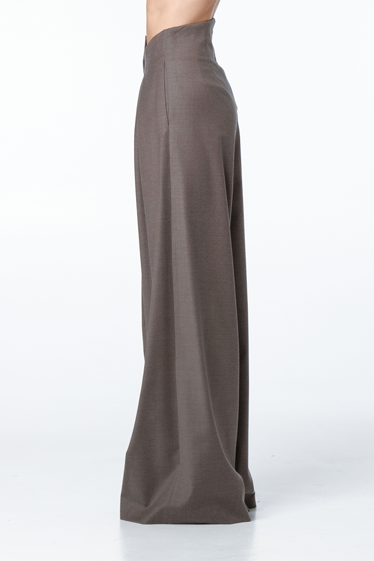 Asymmetric pants in wool