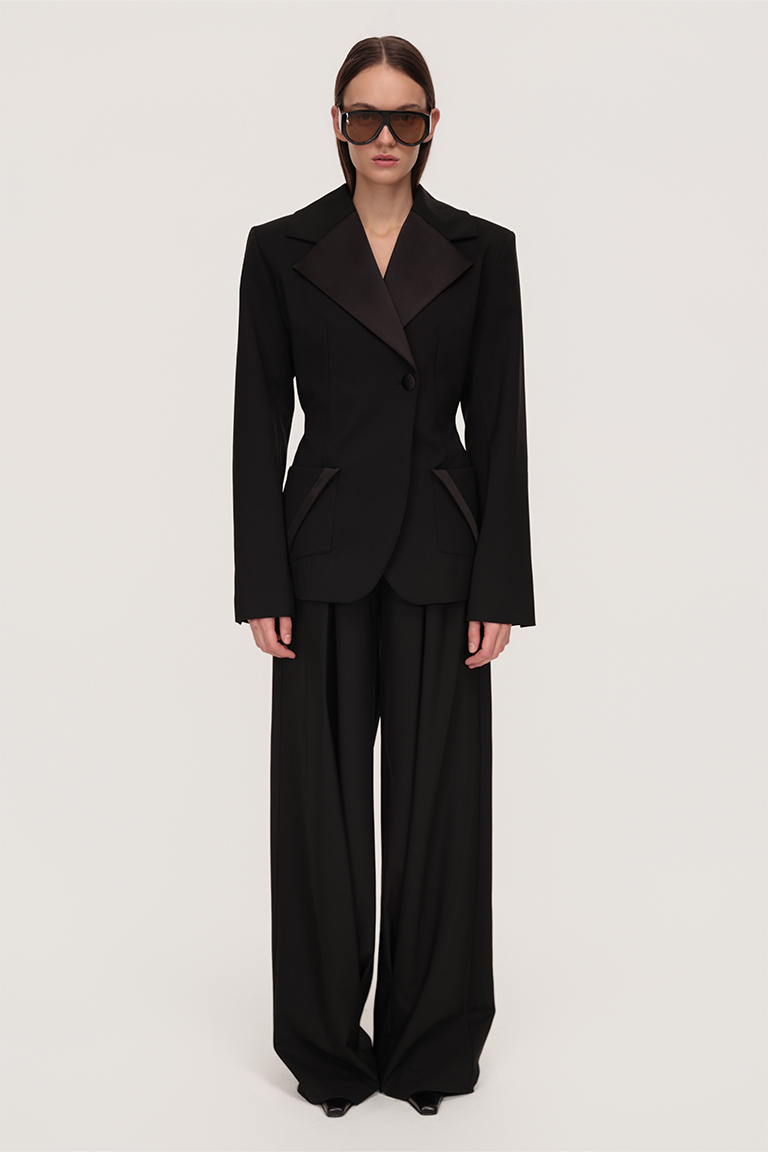 Sculpted blazer and signature pants