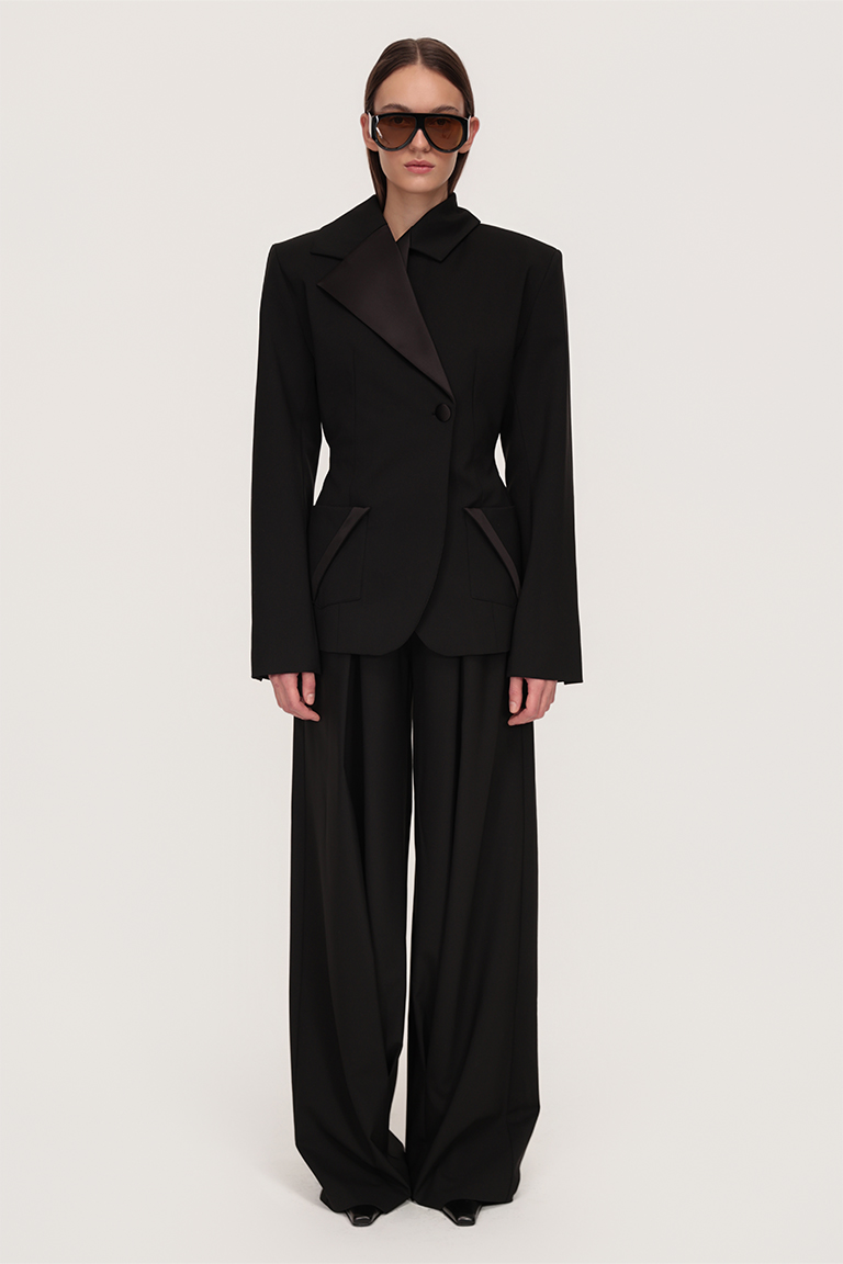 Sculpted blazer and signature pants