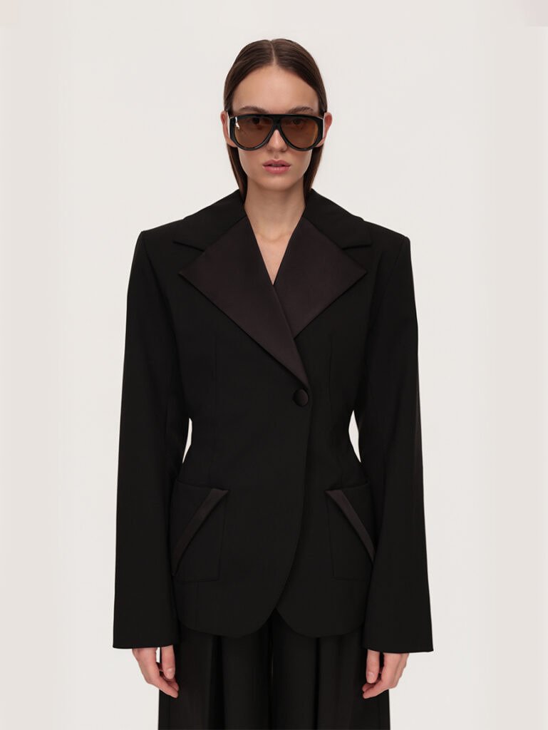 Sculpted blazer in wool