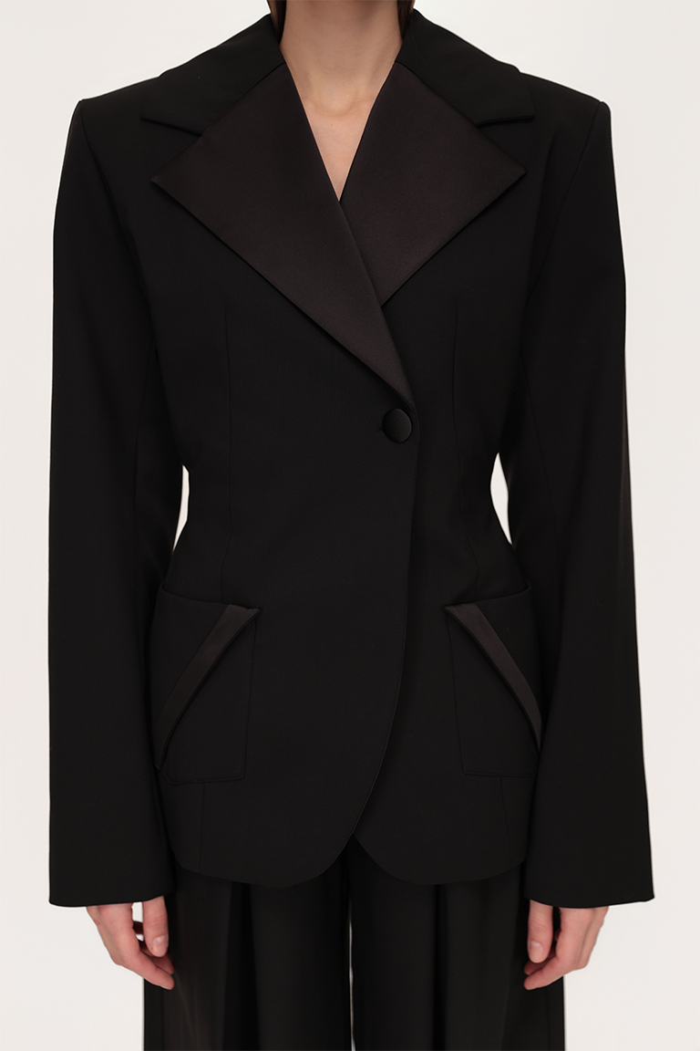 Sculpted blazer in wool