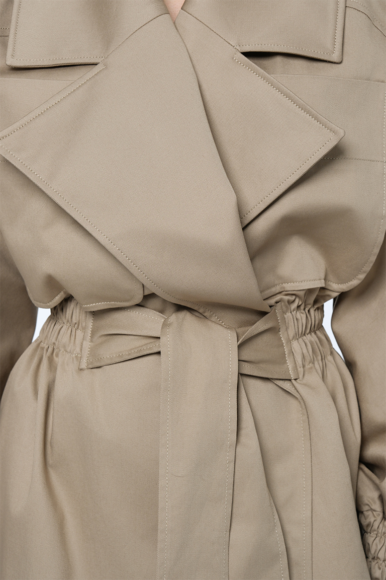 Trench coat in cotton / beige